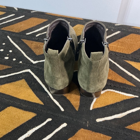 Boots - Picture 2 of 5